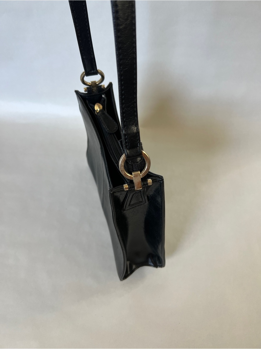 Vintage 90s Liz Claiborne Black Faux Leather Sleek Minimalist Shoulder Bag Purse - Picture 6 of 16